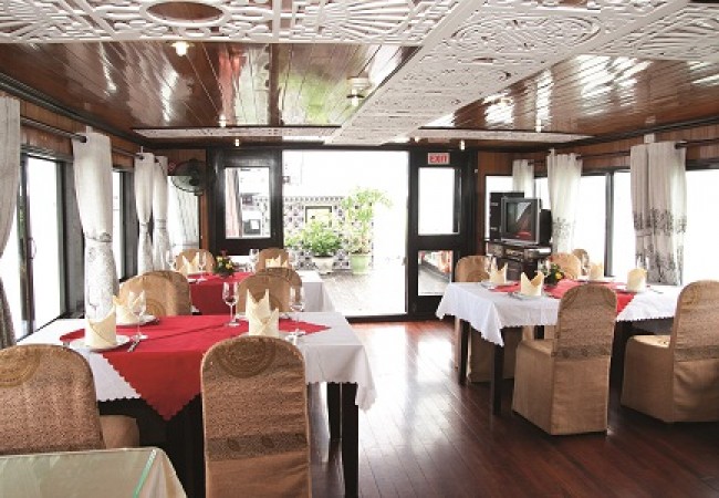 PARAGON LEGEND CRUISE dining room